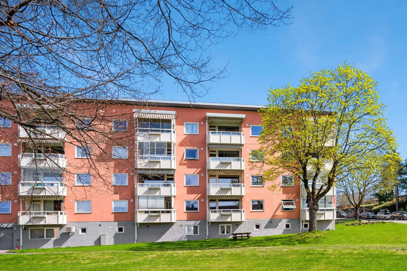 Fasade. Leiligheten ligger fint til i 2. etasje uten gjenboere. Galleribilde