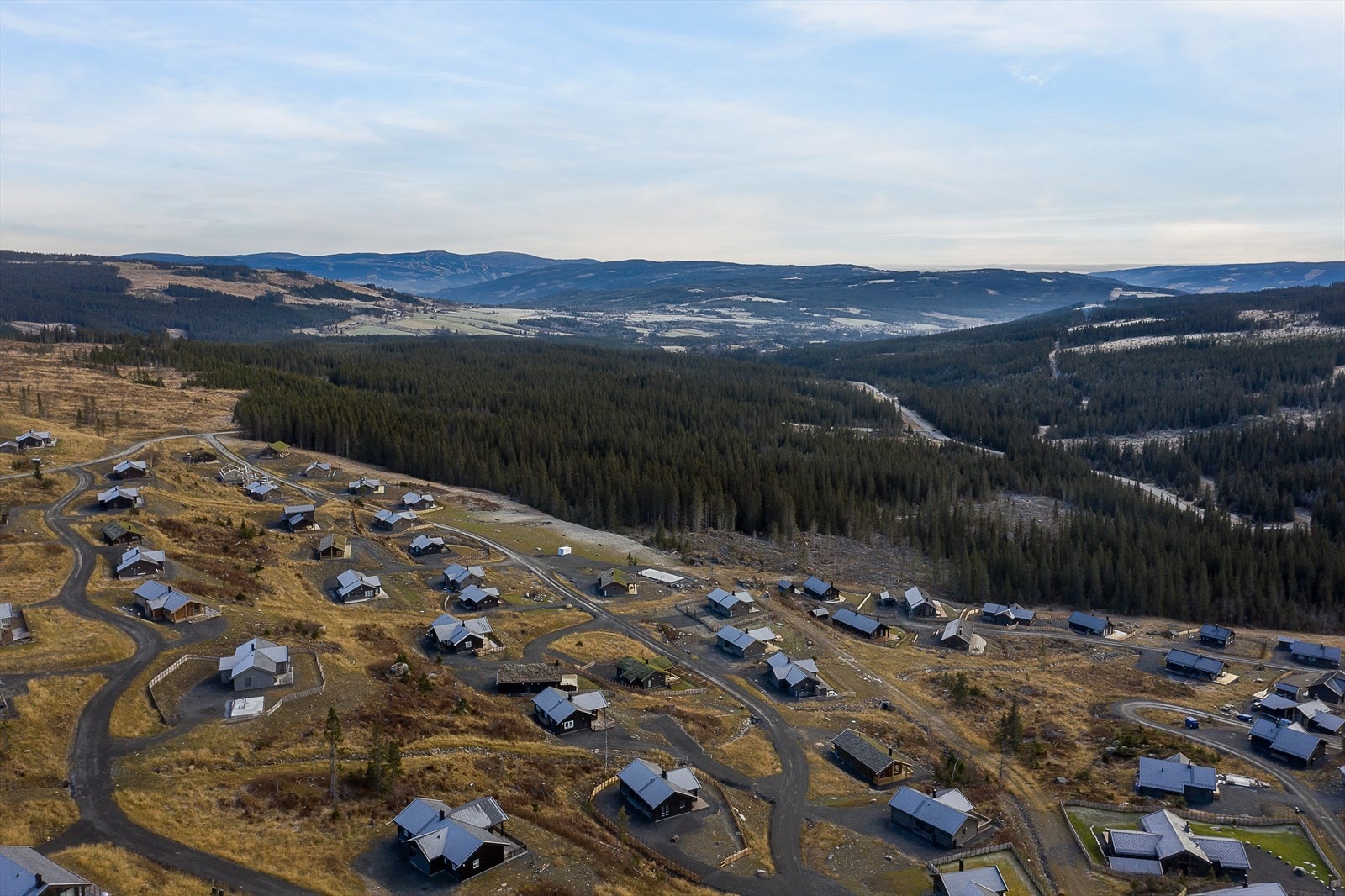 Skeikampen er også kjent for sine fine sykkelstier, fjellveier samt Nordens høyest beliggende 18-hulls golfbane. Galleribilde