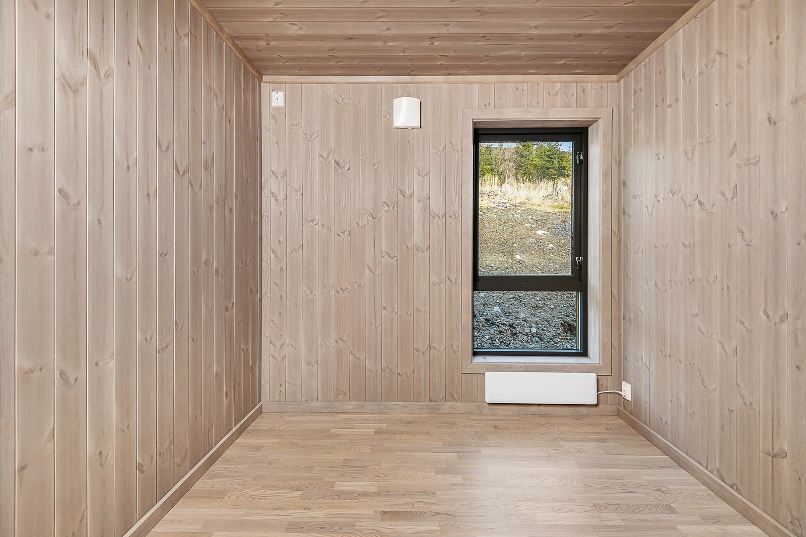 2 av soverommene deler på et bad med tilgang fra felles gang. Galleribilde