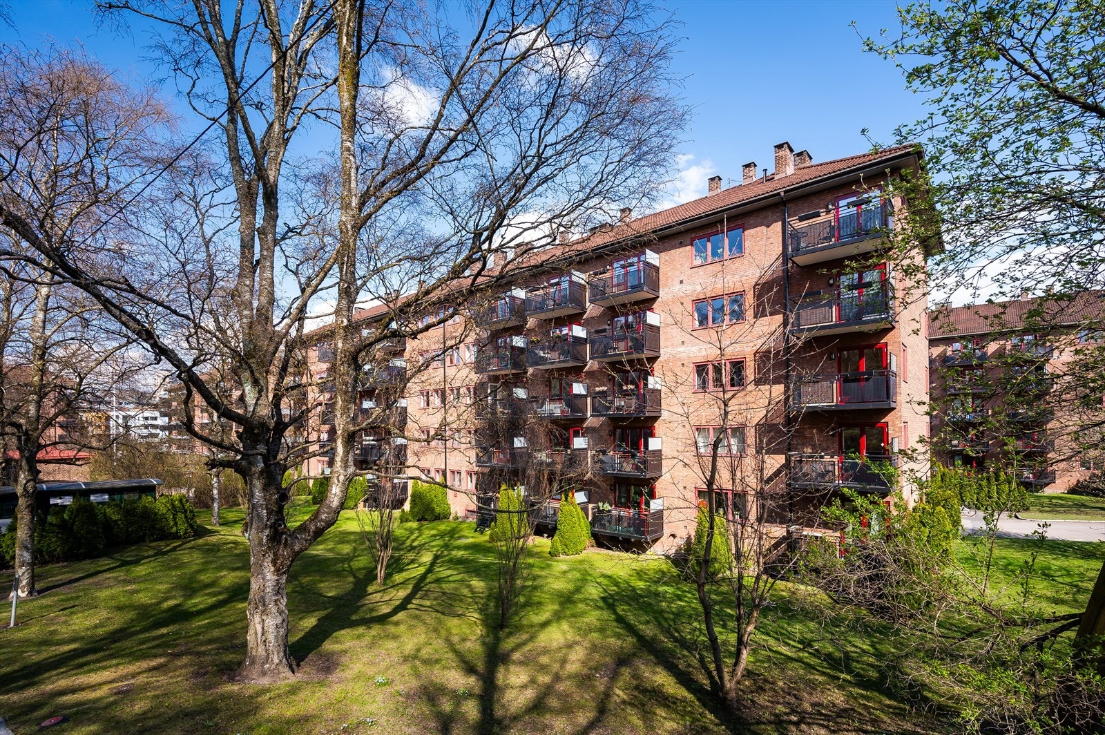 Internt har borettslaget også stor satsing på et trivelig bomiljø preget av et variert innslag av tilbud til beboerne, som velferdslokale, gjestehybel, lekeplass, bordtennisbord ute, smørebod, dekkhotell, m.m. Galleribilde