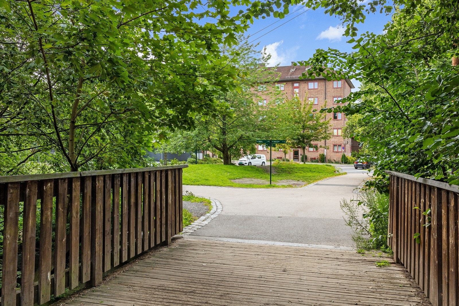 Leiligheten ligger rett ved siden av Akerselva som gir deg noen fantastiske turmuligheter. Galleribilde