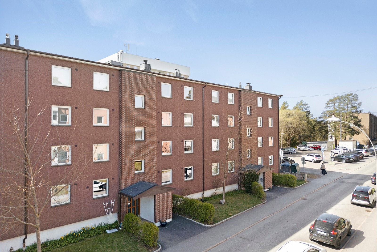 Her bor man i et rolig og populært område i nærheten av Østmarka, like ved skoler/barnehage, butikker, offentlig kommunikasjon og flotte turmuligheter Galleribilde