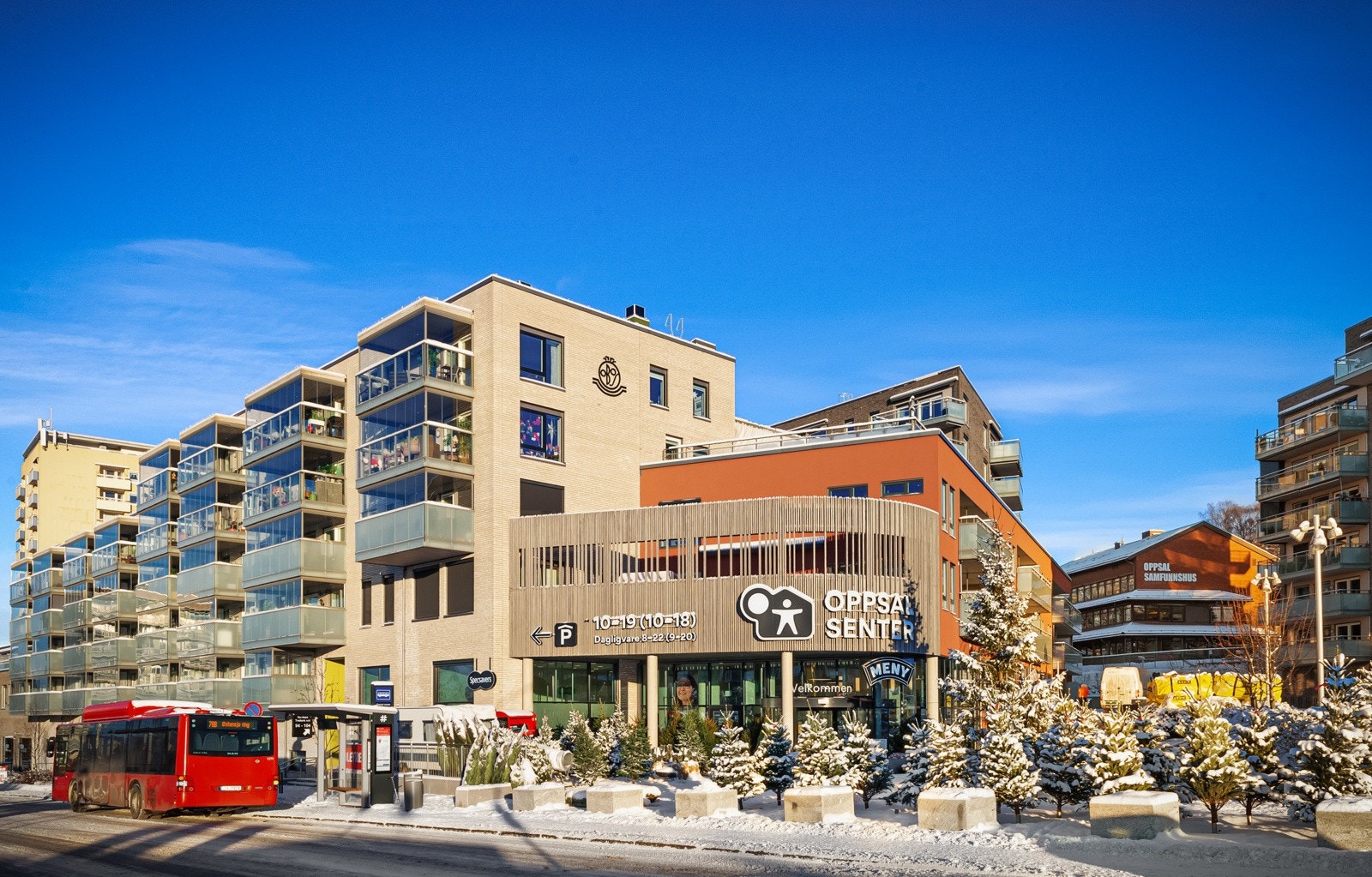 Oppsal Senter og Bussholdeplass Galleribilde
