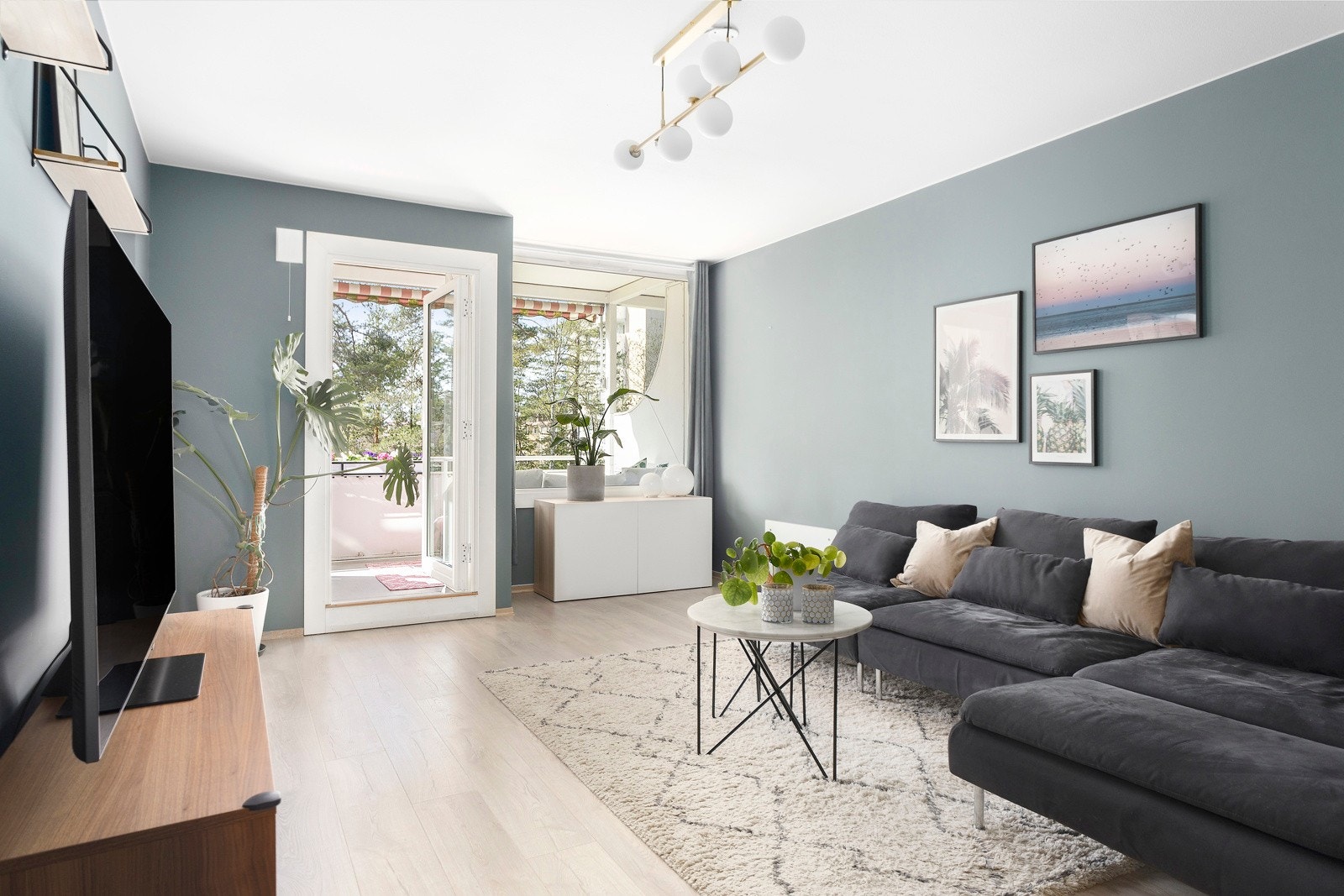 Boligen holder en god standard og er pusset opp i 2021 med bl.a helsparklede vegger og tak, 1-stavs laminatgulv og nytt kjøkken Galleribilde