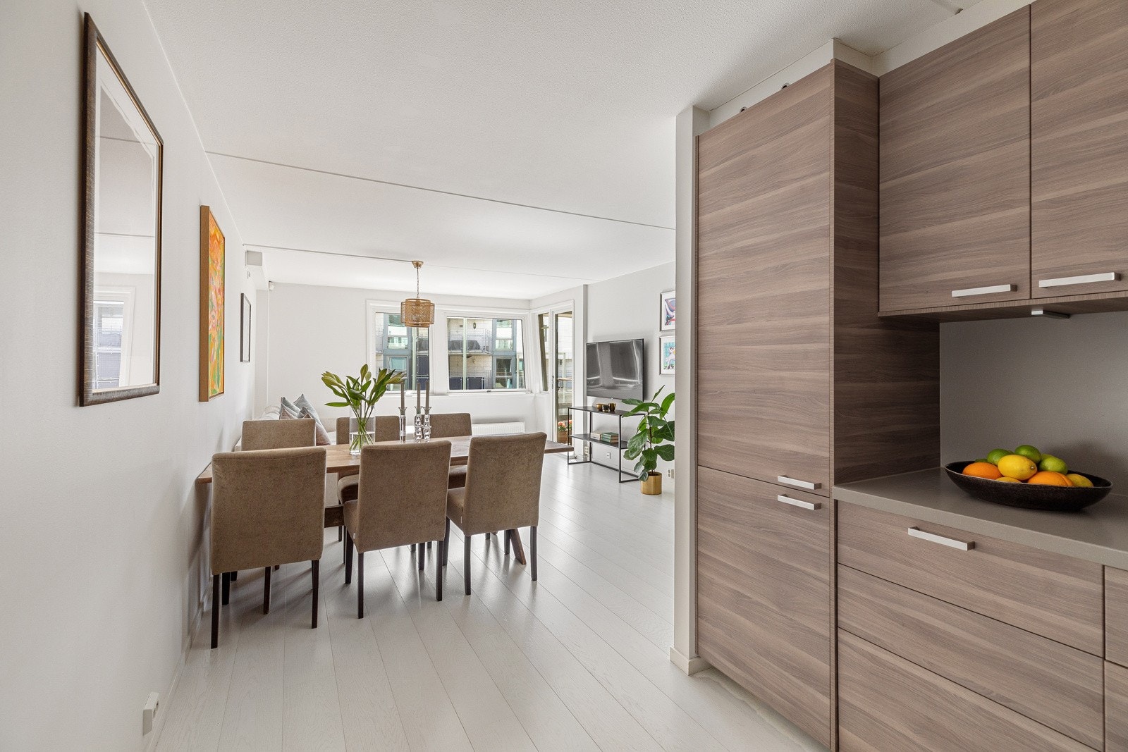 Videre fra stuen har du tilkomst til soverommet Galleribilde