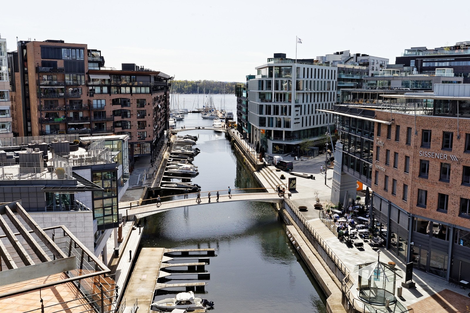 Leiligheten ligger flott til på pulserende Aker Brygge, med nærhet til alt hovedstaden kan by på Galleribilde