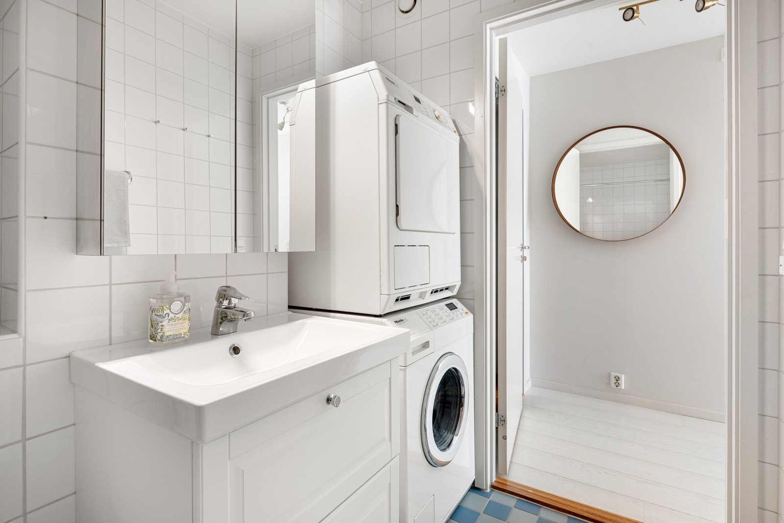 Opplegg for vaskemaskin og tørketrommel Galleribilde