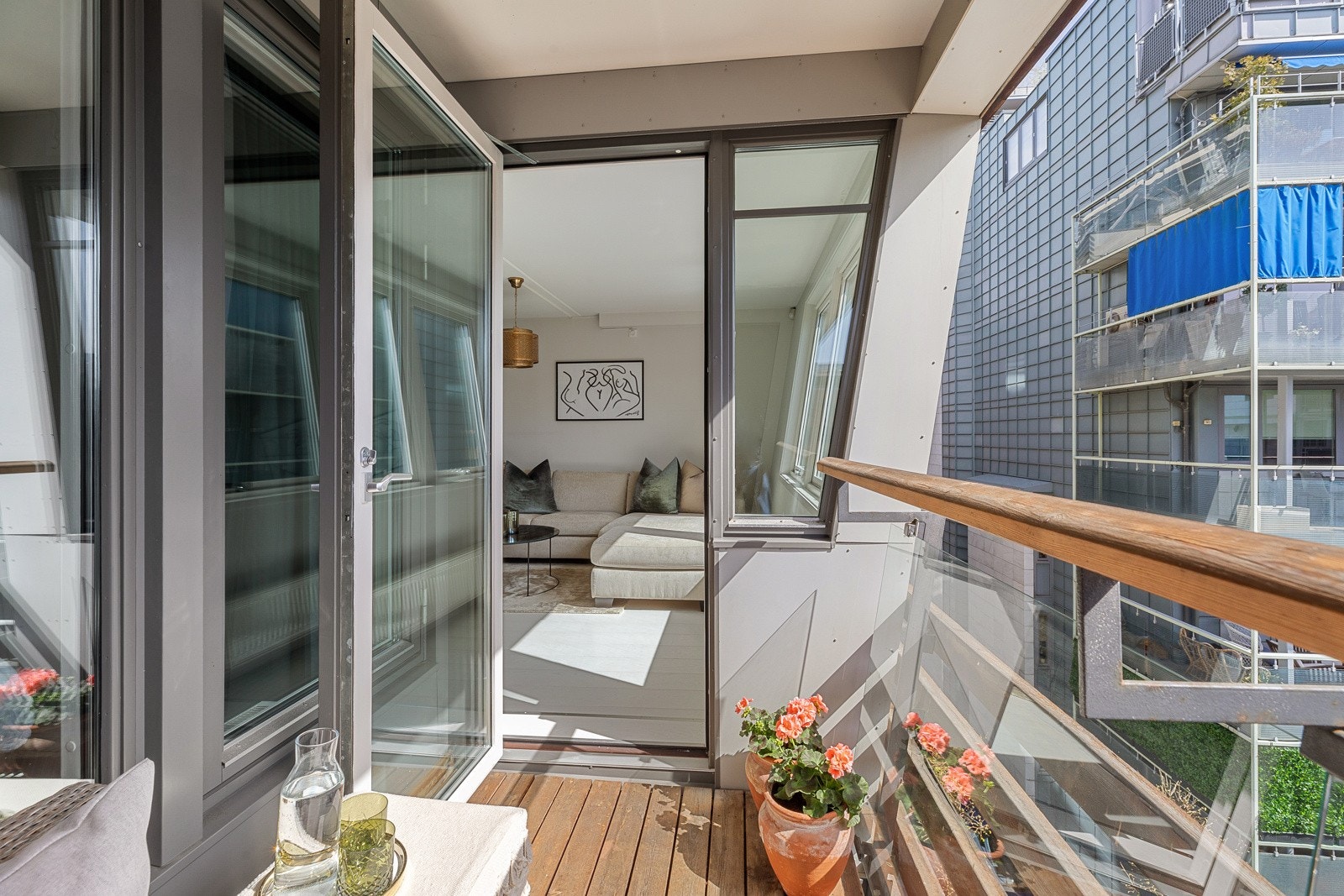 Leiligheten nyter en attraktiv beliggenhet sentralt på Aker Brygge med nærhet til "alt" Galleribilde