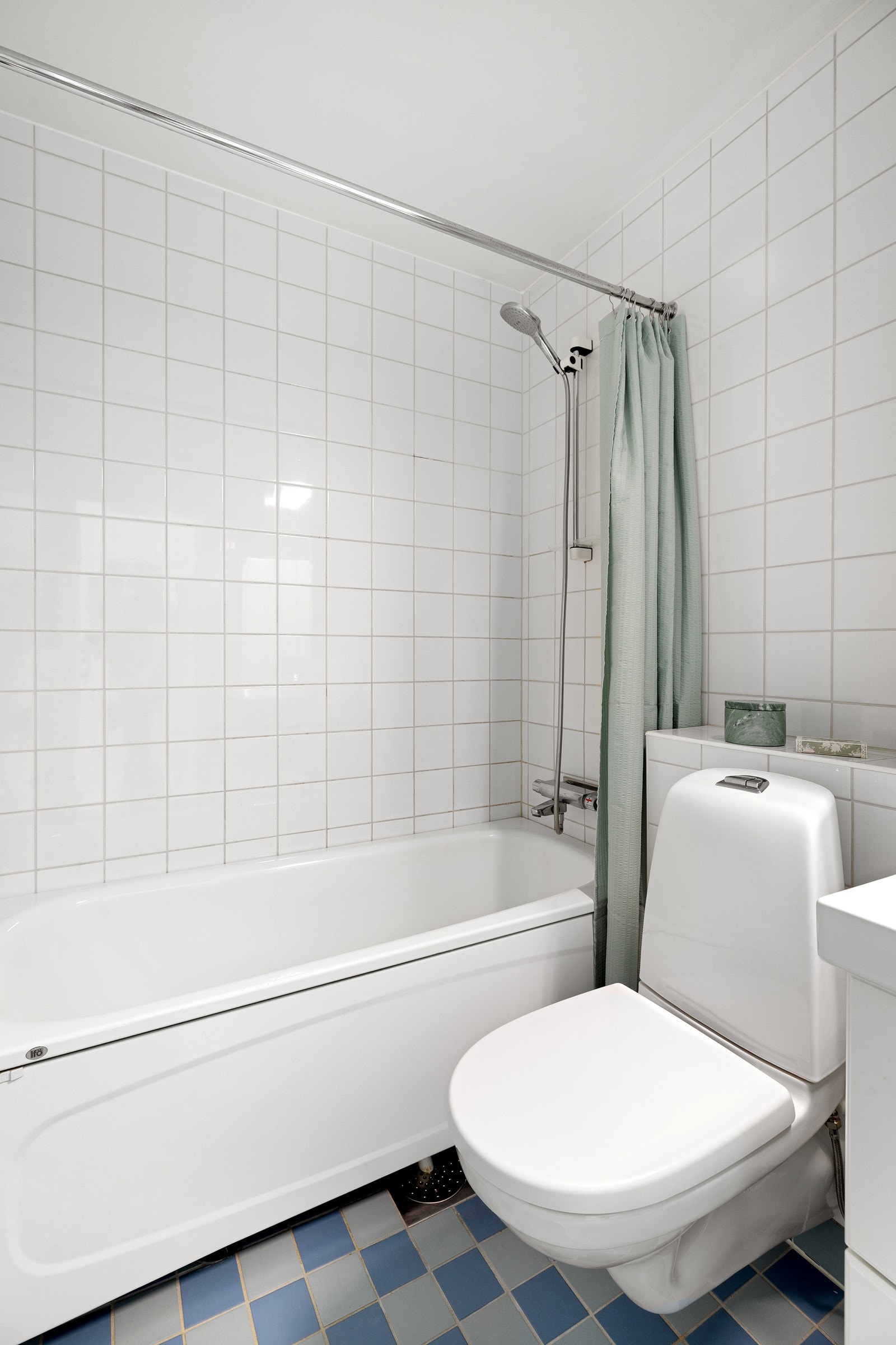 Badekar med dusjfunksjon Galleribilde