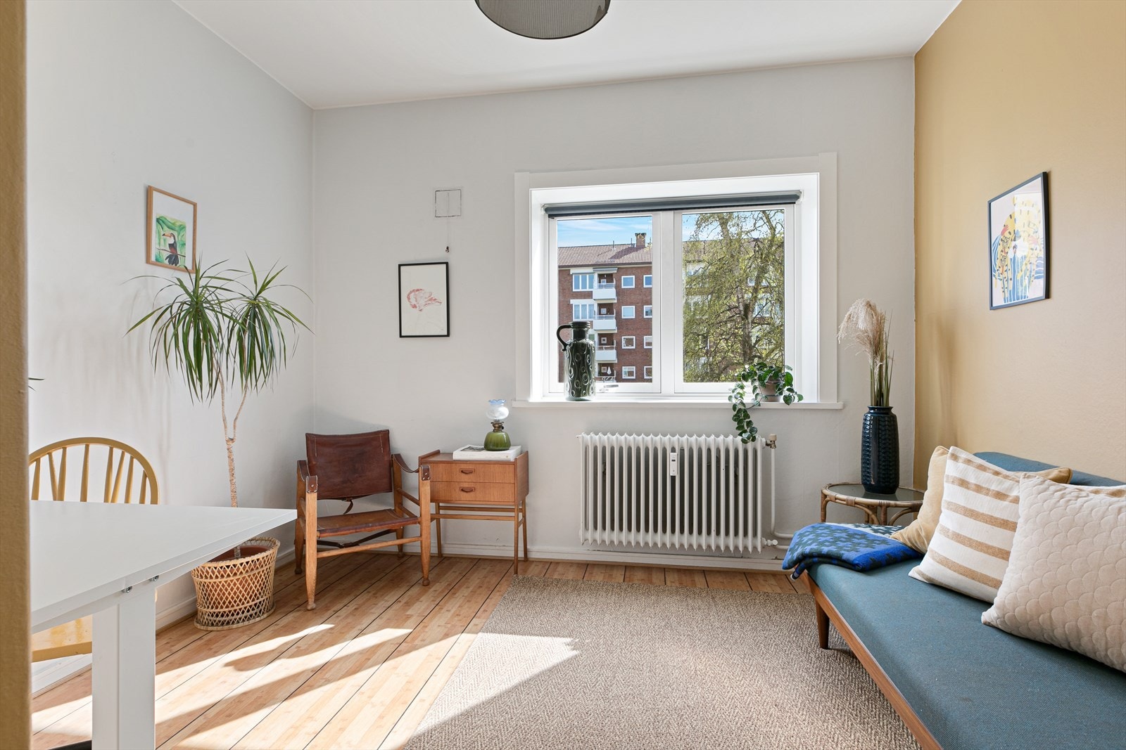 Boligens andre soverom egner seg utmerket som barnerom, gjesterom eller kontor. Galleribilde