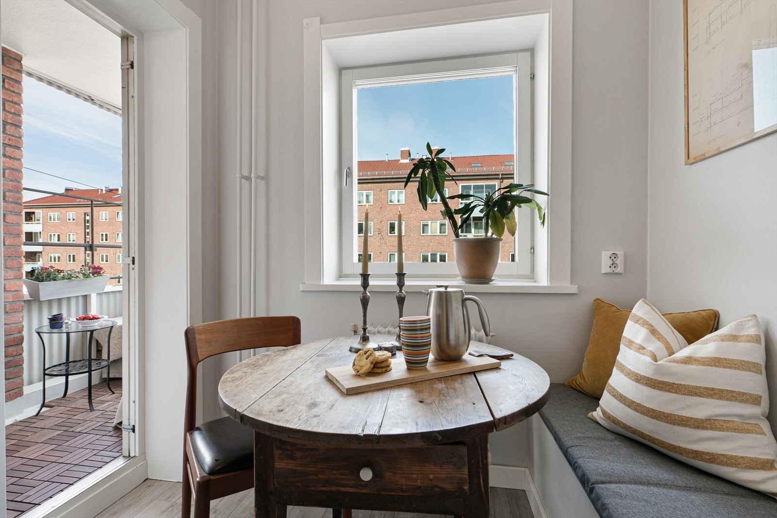 Sett opp balkongdøren for ekstra lys og luft på varme dager. Galleribilde