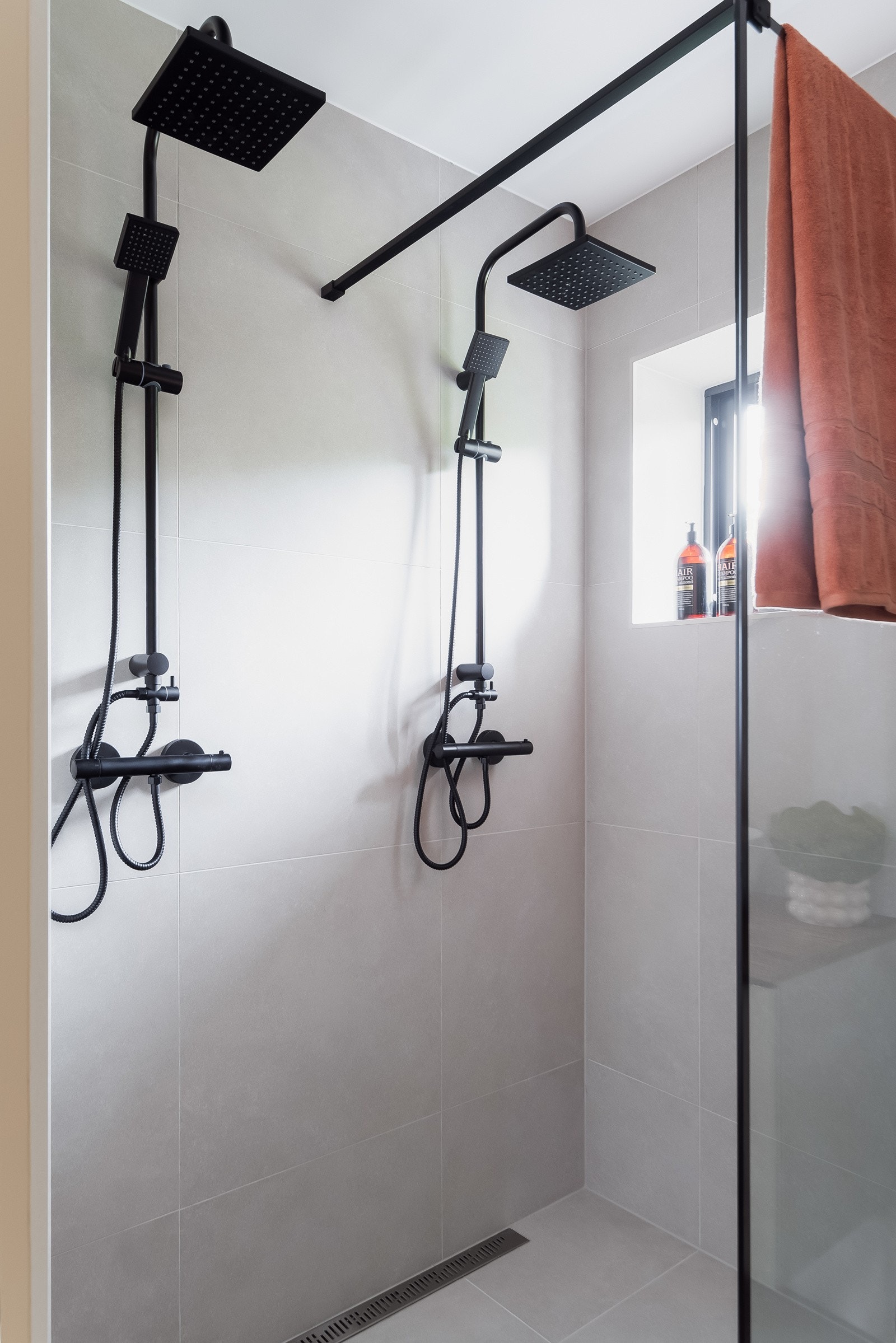 Flis på badet er 60x60, Eco Bianco Galleribilde