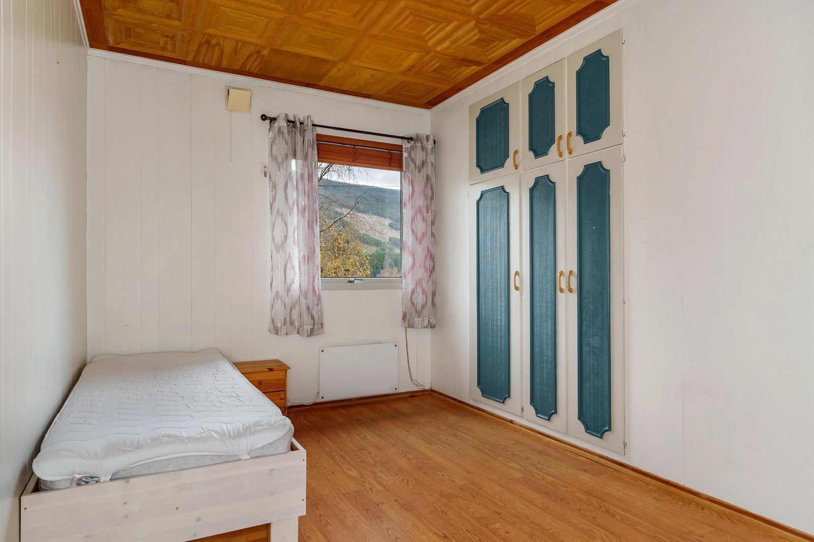 Soverom 3. Alle soverom har plassbygde skap. Galleribilde