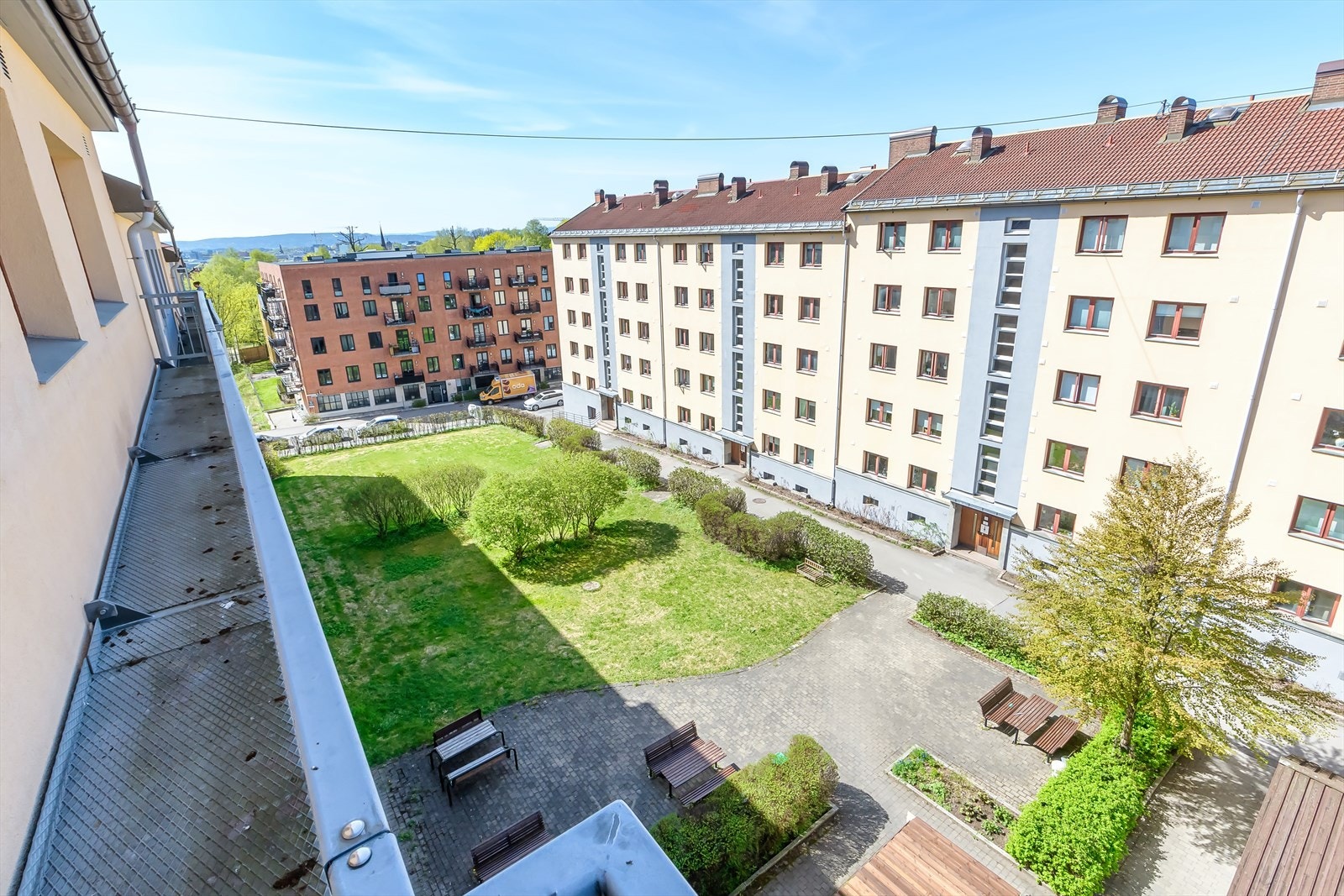 Soverommet vender også ut mot den flotte bakgården Galleribilde