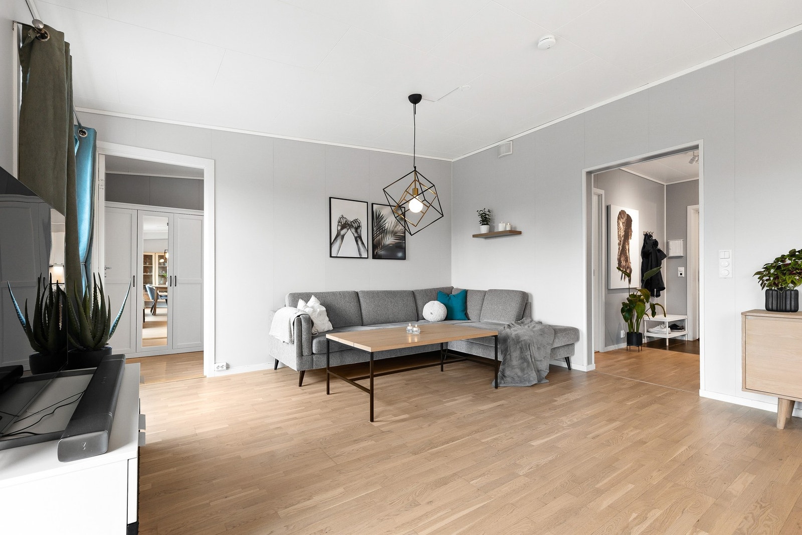 Stuen er romslig med gode møbleringsmuligheter. Galleribilde