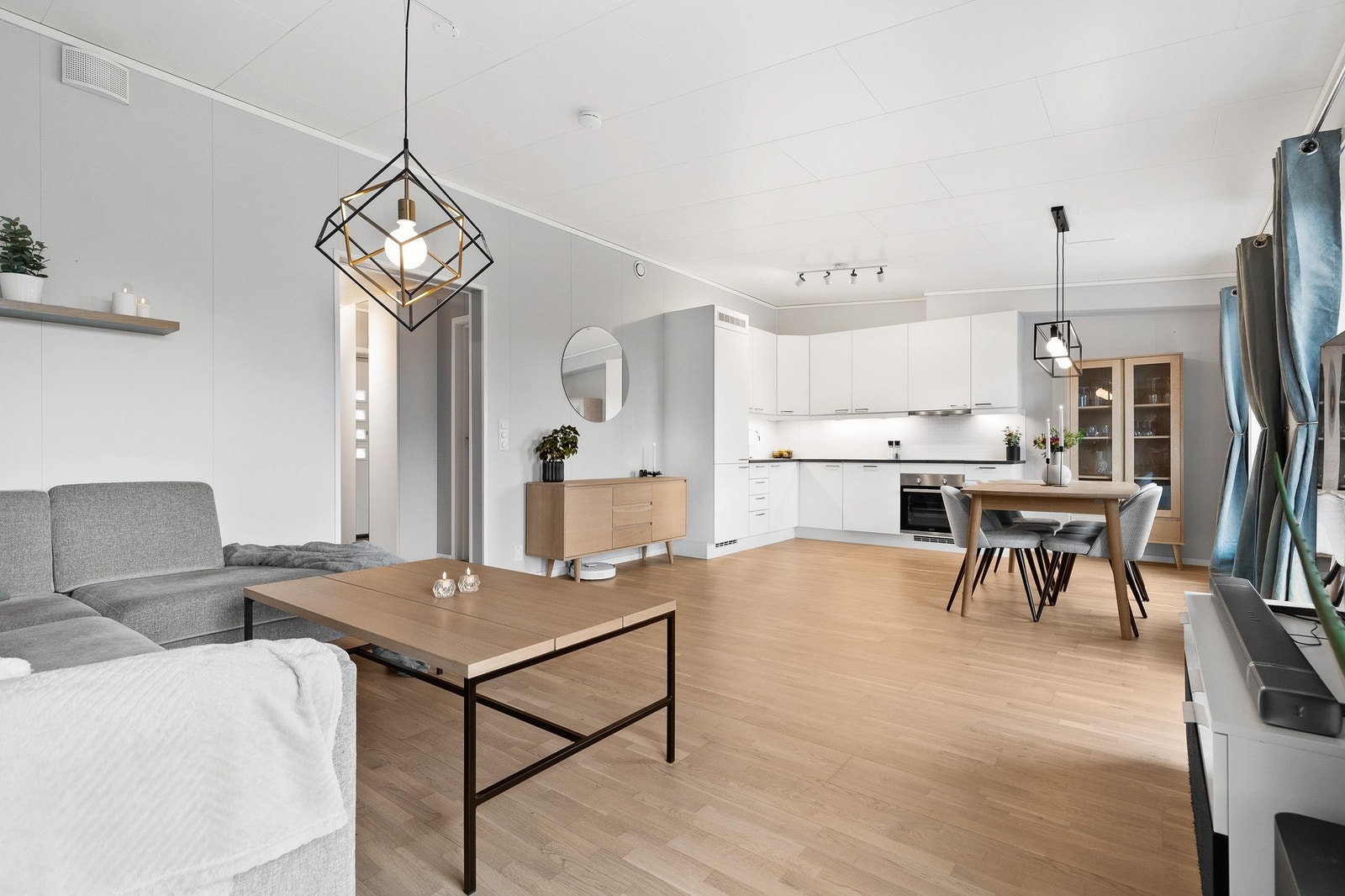 Velkommen til Lille Åros vei 60! En lekker 3-roms fra 2019 Galleribilde