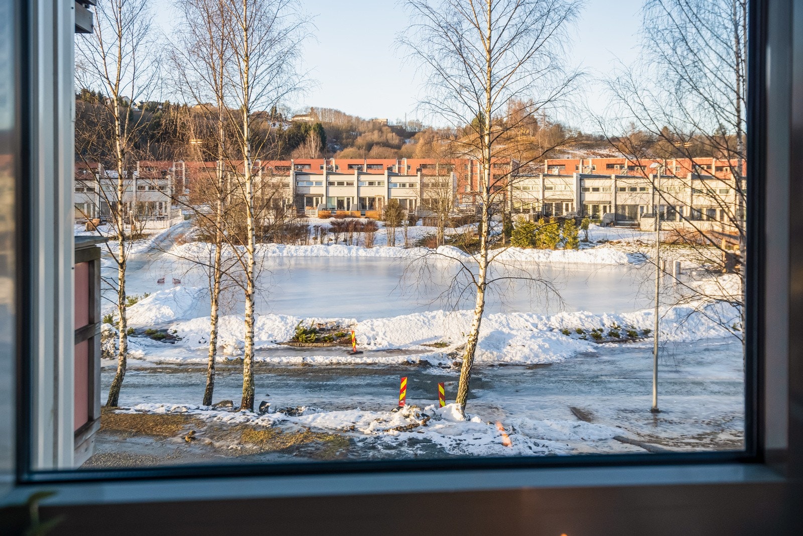 Utsikt fra innhuket. Leiligheten har en skjermet plassering 2. etasje med flott utsikt og ingen innsyn. Galleribilde