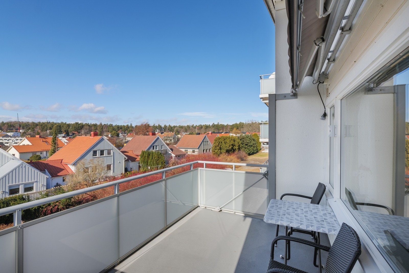 Balkong med markise Galleribilde