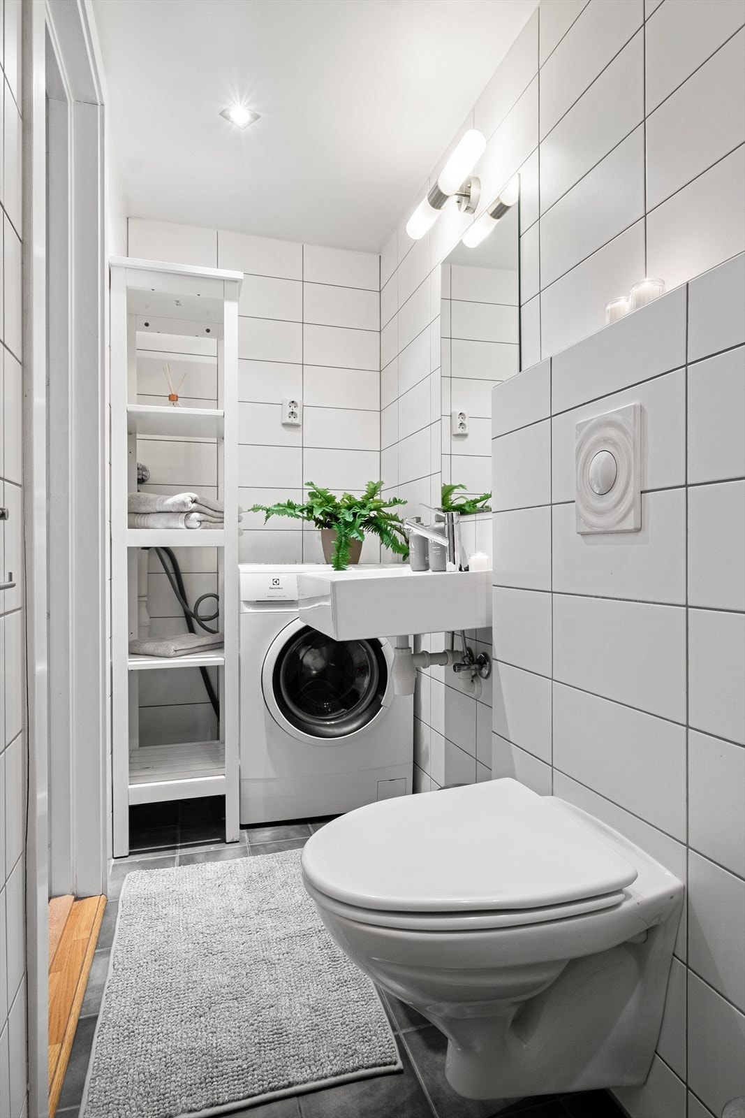 Det er opplegg til vaskemaskin og mekanisk avtrekk på badet. Galleribilde