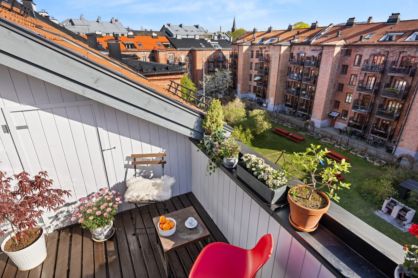 - Jørgen T. Åkerland v/ Schala & Partners Eiendomsmegling viser leiligheten i Jens Bjelkes gate 16A. - Galleribilde