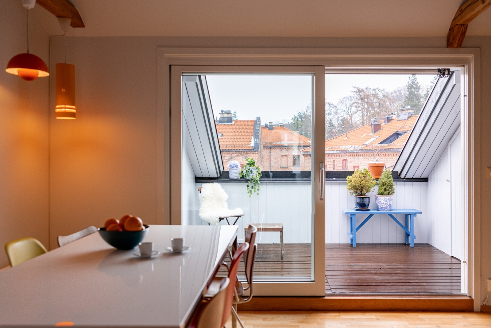 - Fra stue er det utgang til takterrasse som vender mot bakgården. - Galleribilde