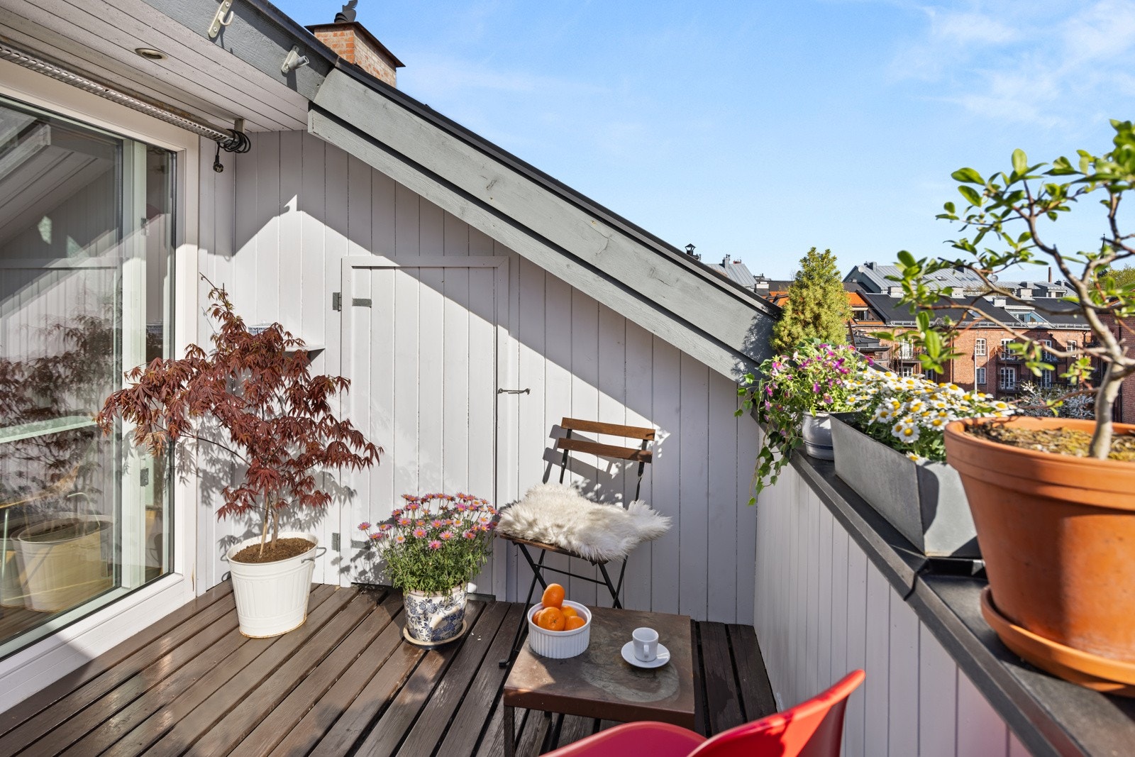 - God plass til utemøblement, grill og beplantning. - Galleribilde