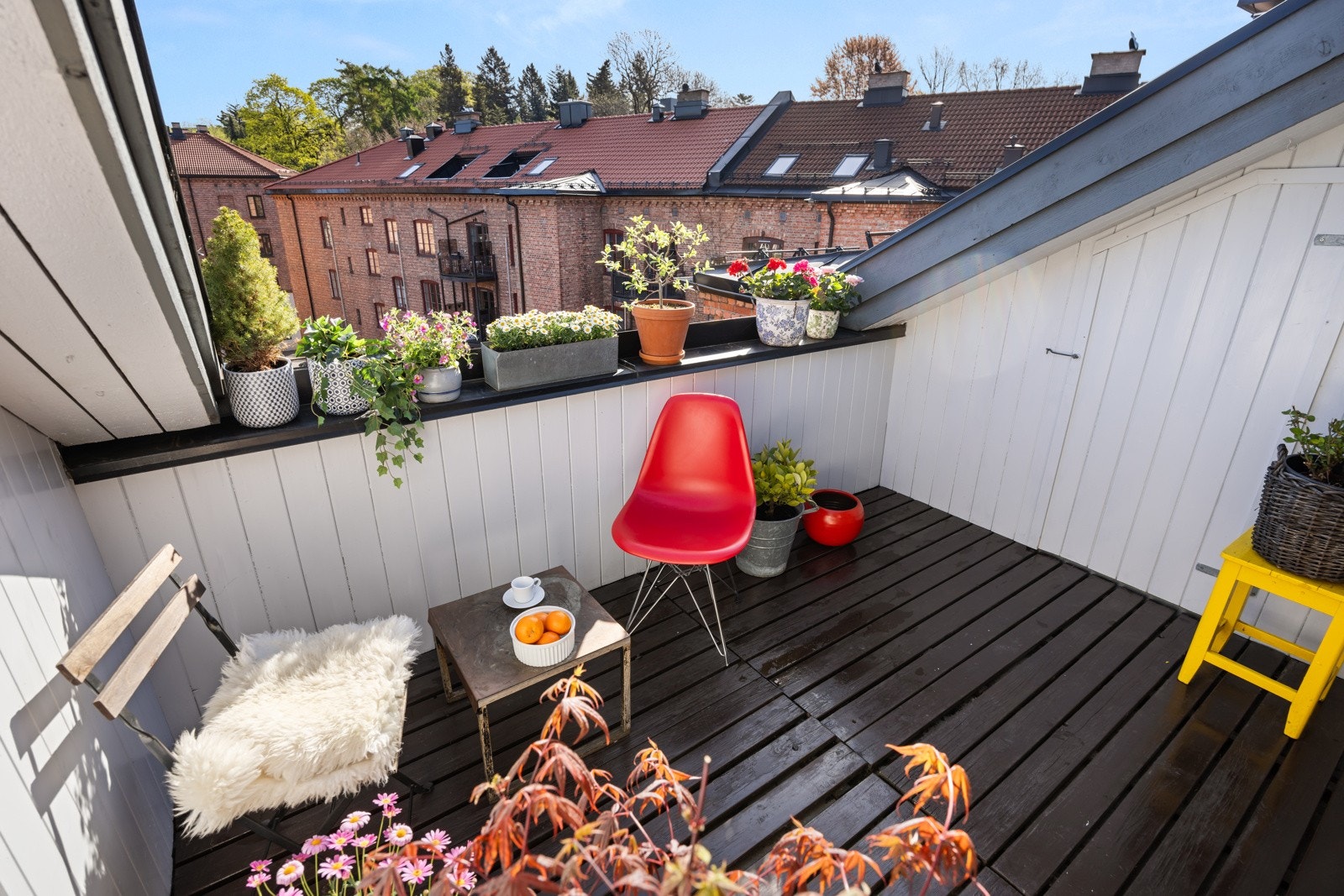 - Terrassen vender mot fredelige omgivelser i indre gårdsrom. - Galleribilde