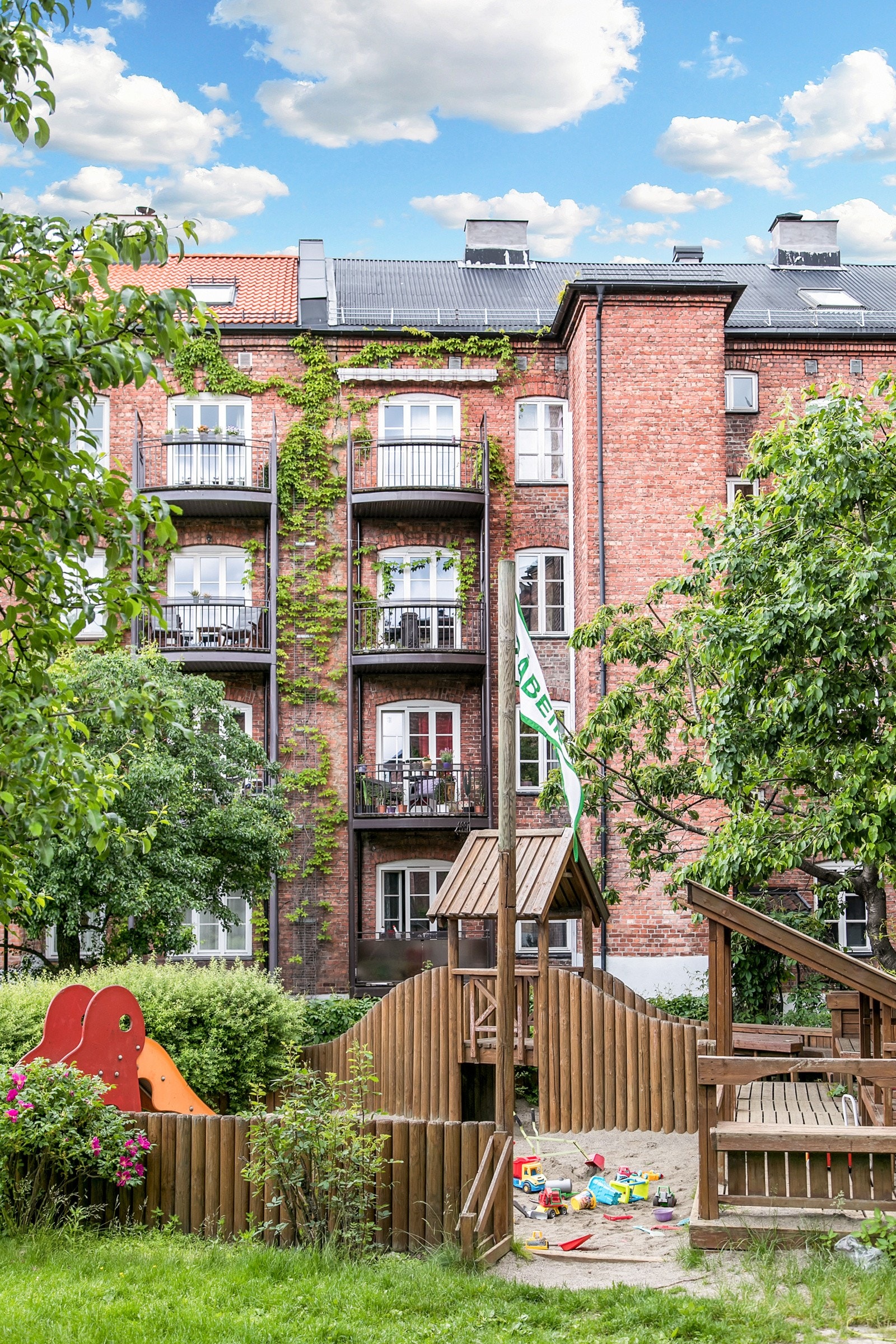 - Leiligheten ligger i byggets øverste etasje. - Galleribilde