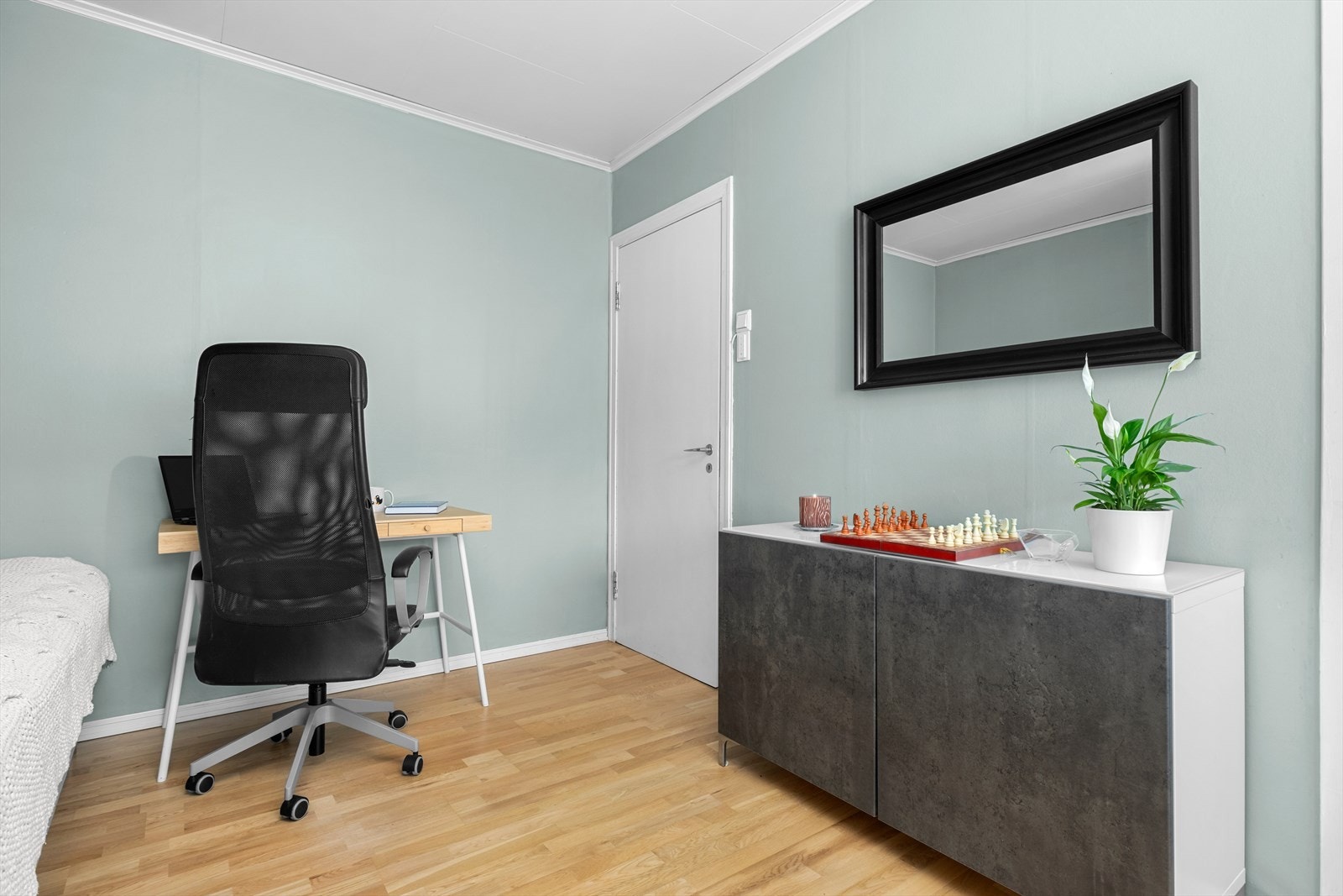 Kabel-tv og bredbånd er inkludert i de månedlige felleskostnadene. Galleribilde