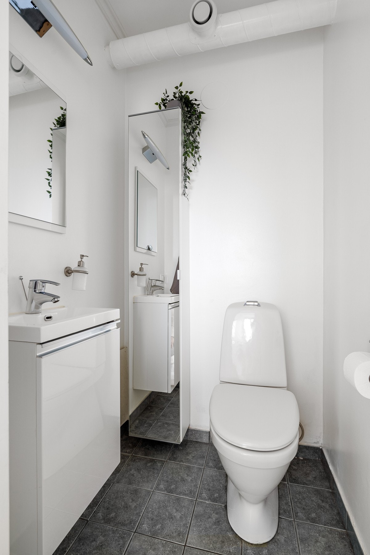 WC. Galleribilde