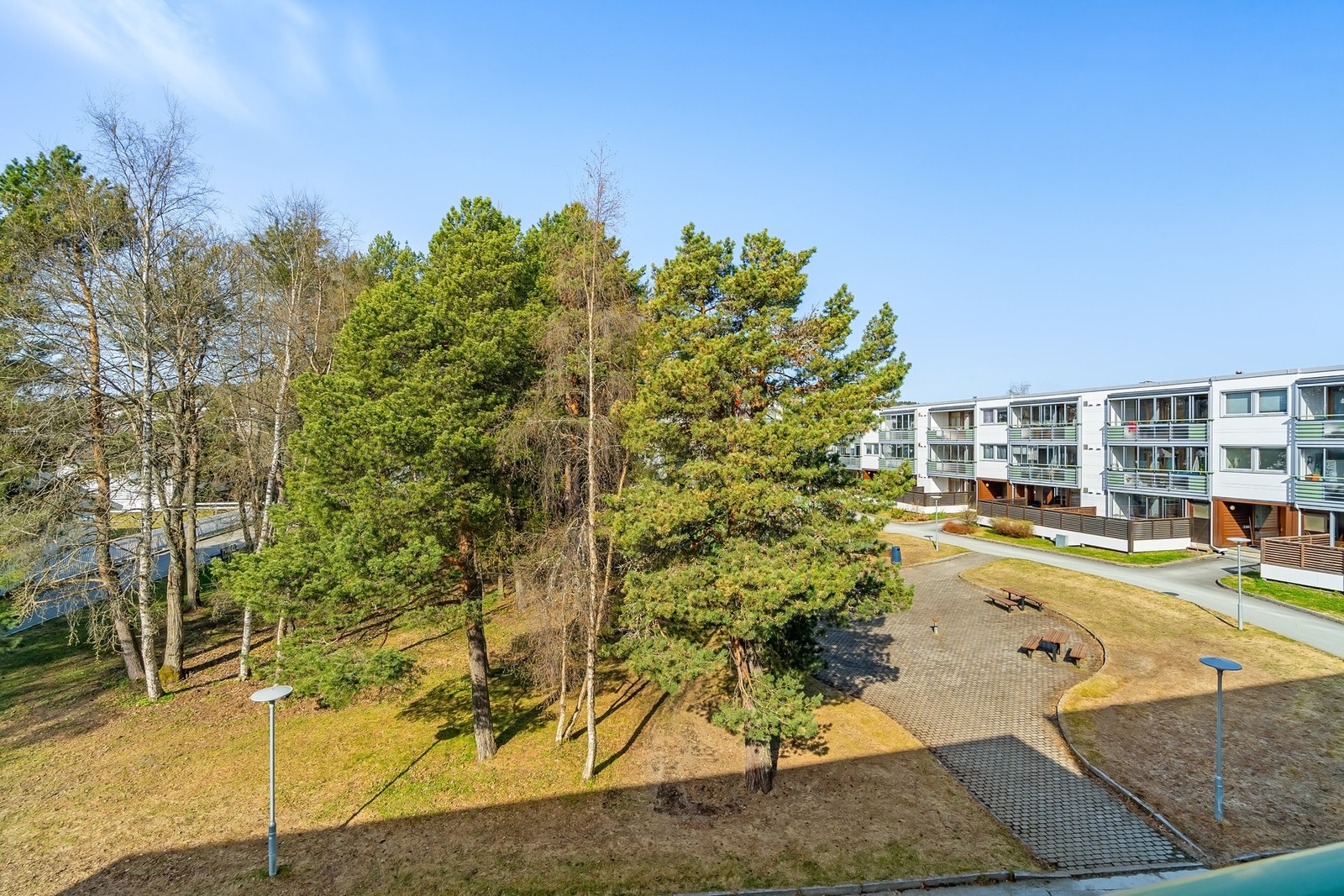 Kort vei til dagligvarebutikk, barne- og ungdomsskole, samt fine turmuligheter. Galleribilde