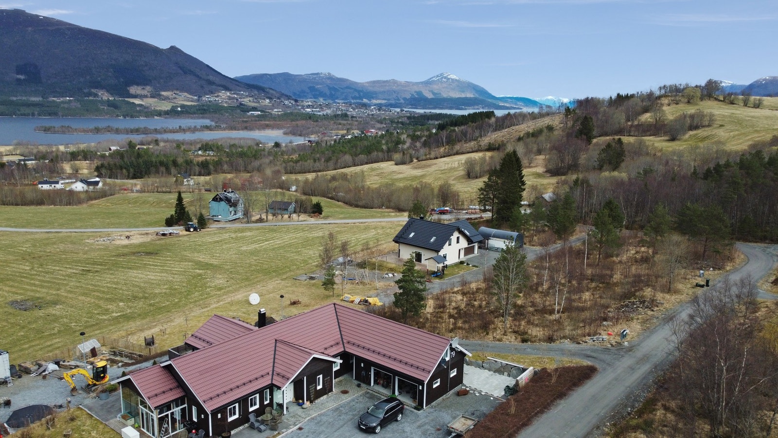 Det er kort vei til Eide sentrum og flotte turområder Galleribilde