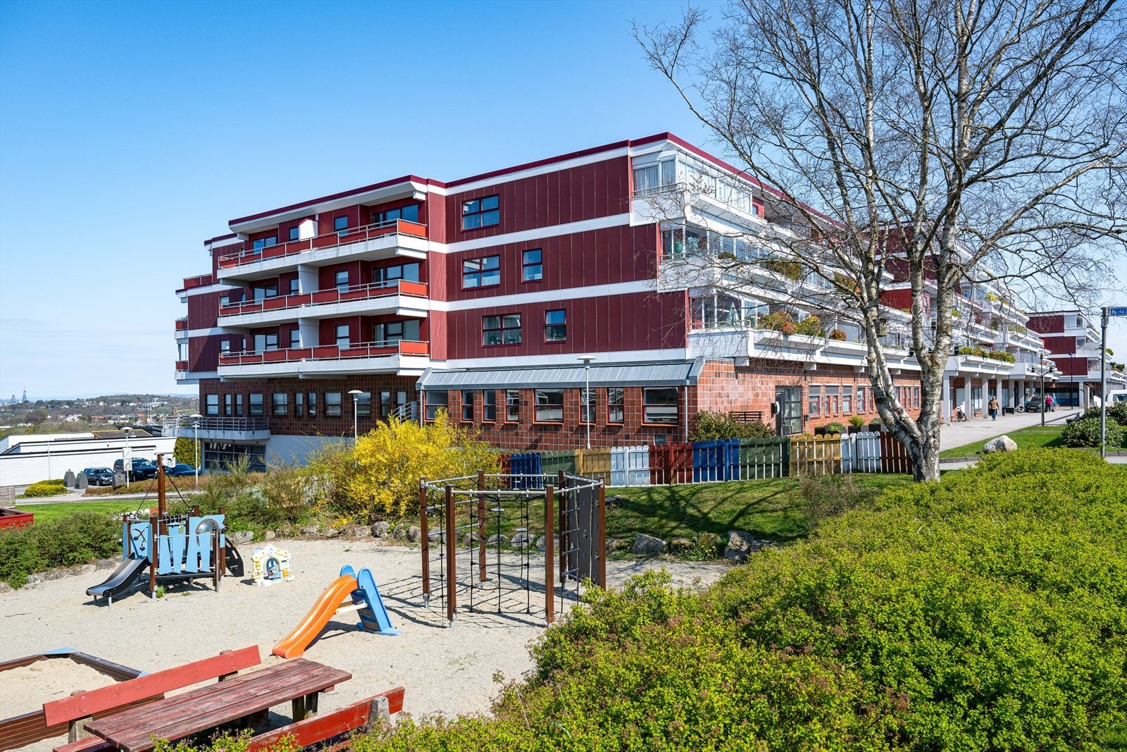 Tjensvolltorget er en plass hvor det er lett å trived med de aller fleste servicetilbud i umiddelbar nærhet. Galleribilde