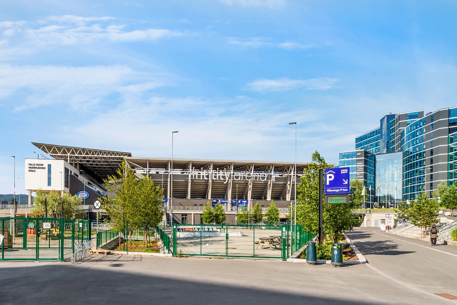 Intility Arena åpnet i 2017, og aktivitetsområde har i dag idrettsbarnehage, videregående skole, skøytebane og treningsstudio. Galleribilde