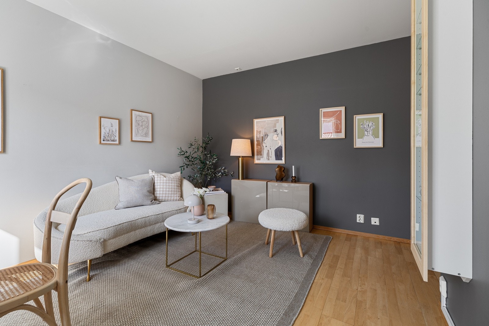 Plass til sovesofa samt spiesbord Galleribilde