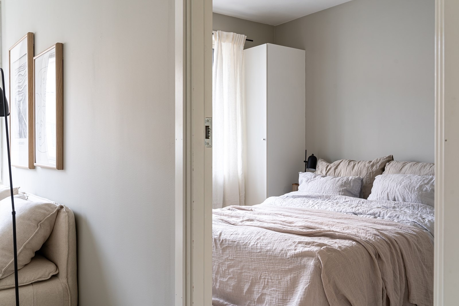 Soverommet er av svært god størrelse og er malt i moderne fargetoner. Galleribilde