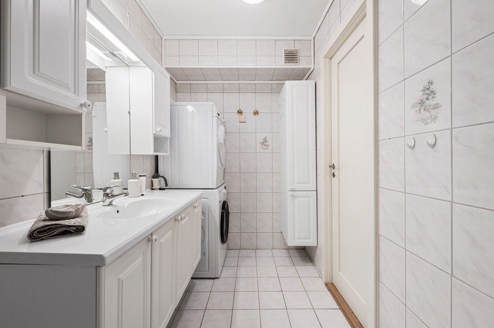 - God plass til både vaskemaskin og tørketrommel - Galleribilde