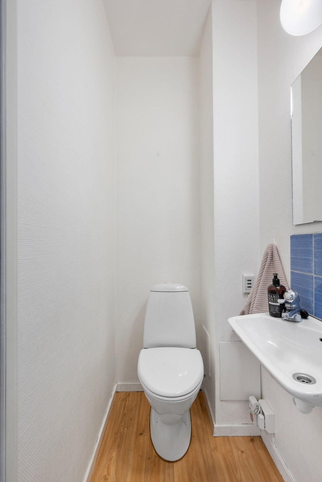 - Toalettrommet måler 1m² - Galleribilde