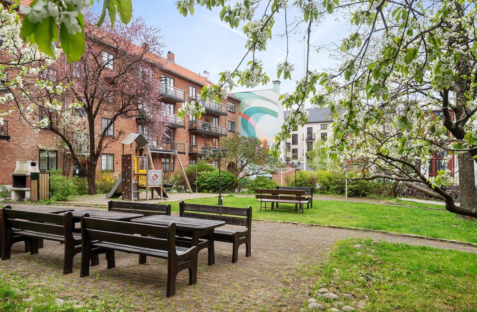I bakgården kan man virkelig samle venner, familie eller naboer til hyggelige sammenkomster. Galleribilde