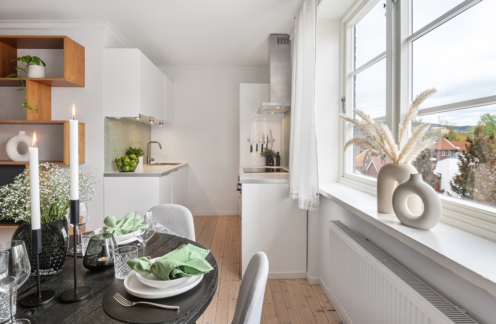 Her kan man nyte hyggelige måltider i gode lag! Galleribilde