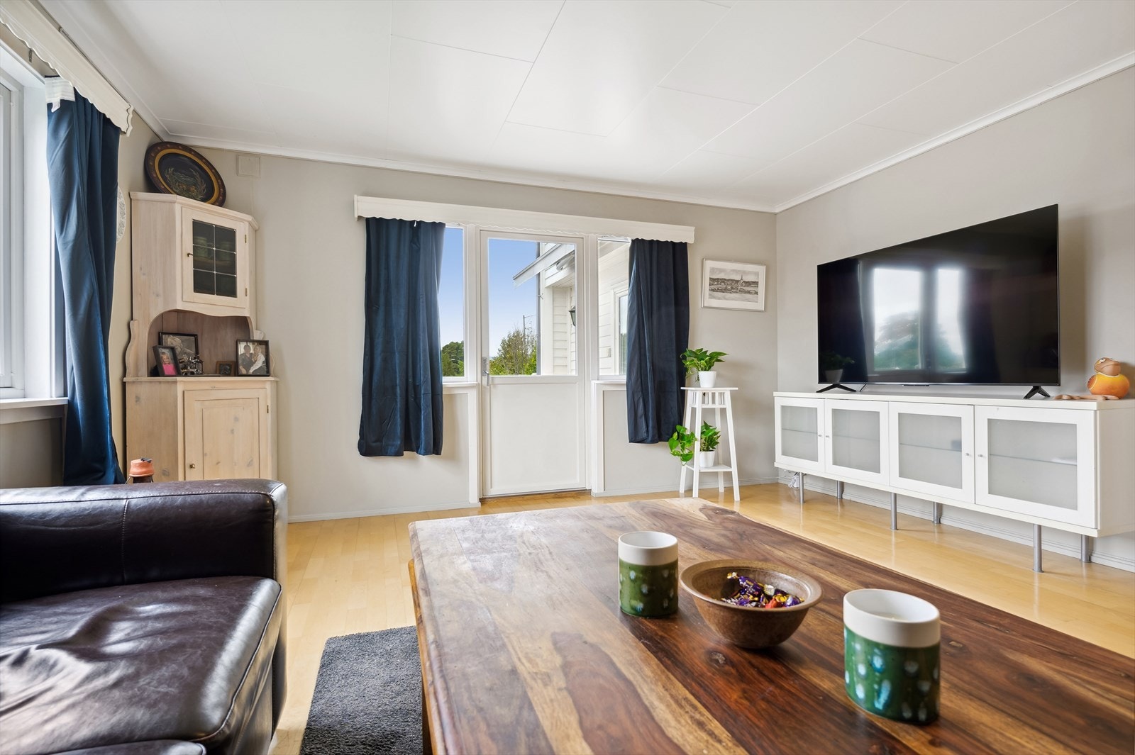 Fra stuen kommer du ut på terrassen Galleribilde