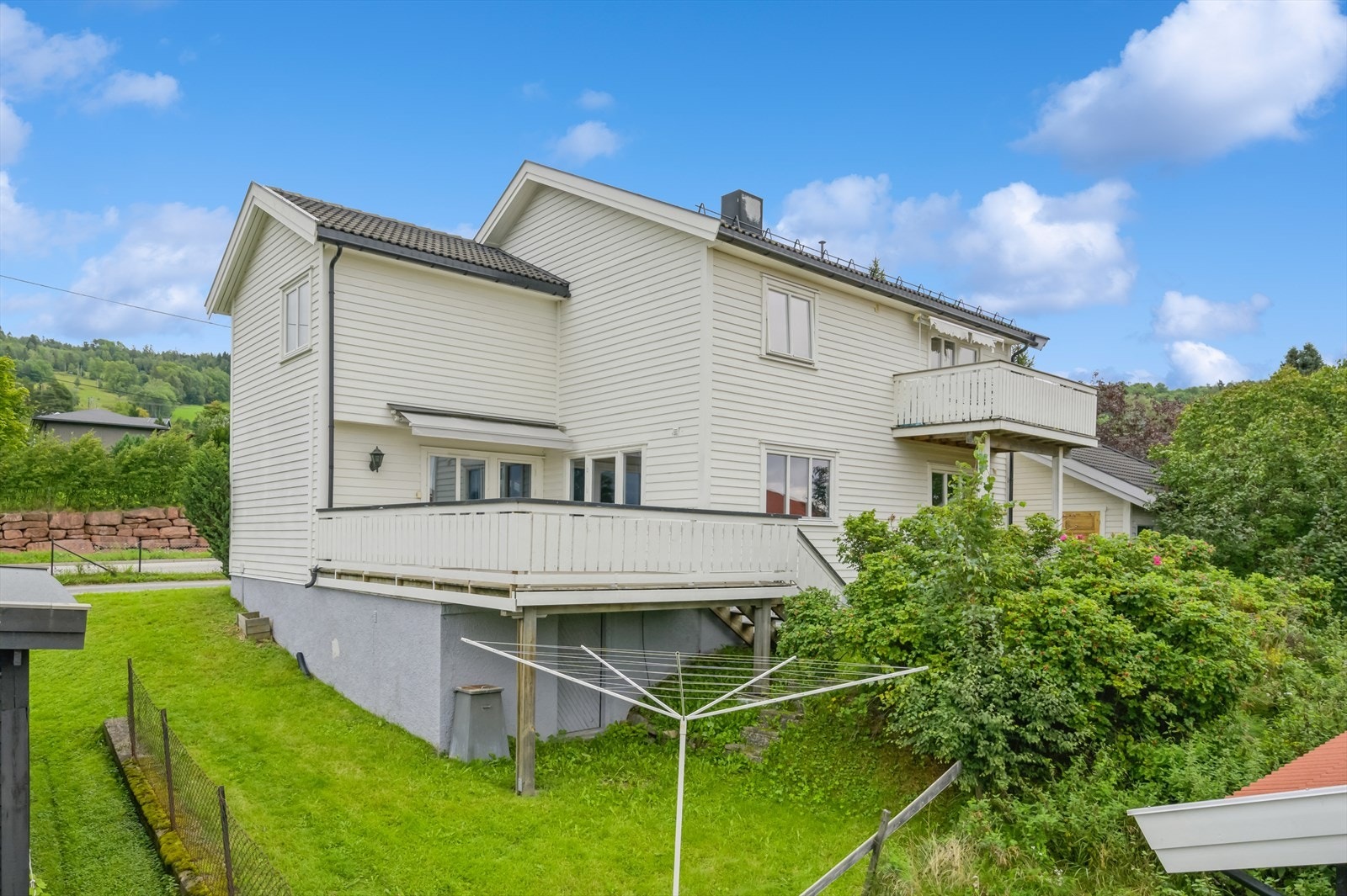 Sentral beliggenhet, ca. 1,5 km fra Brumunddal sentrum, hvor du har de fleste fasiliteter du måtte trenge i hverdagen. Galleribilde