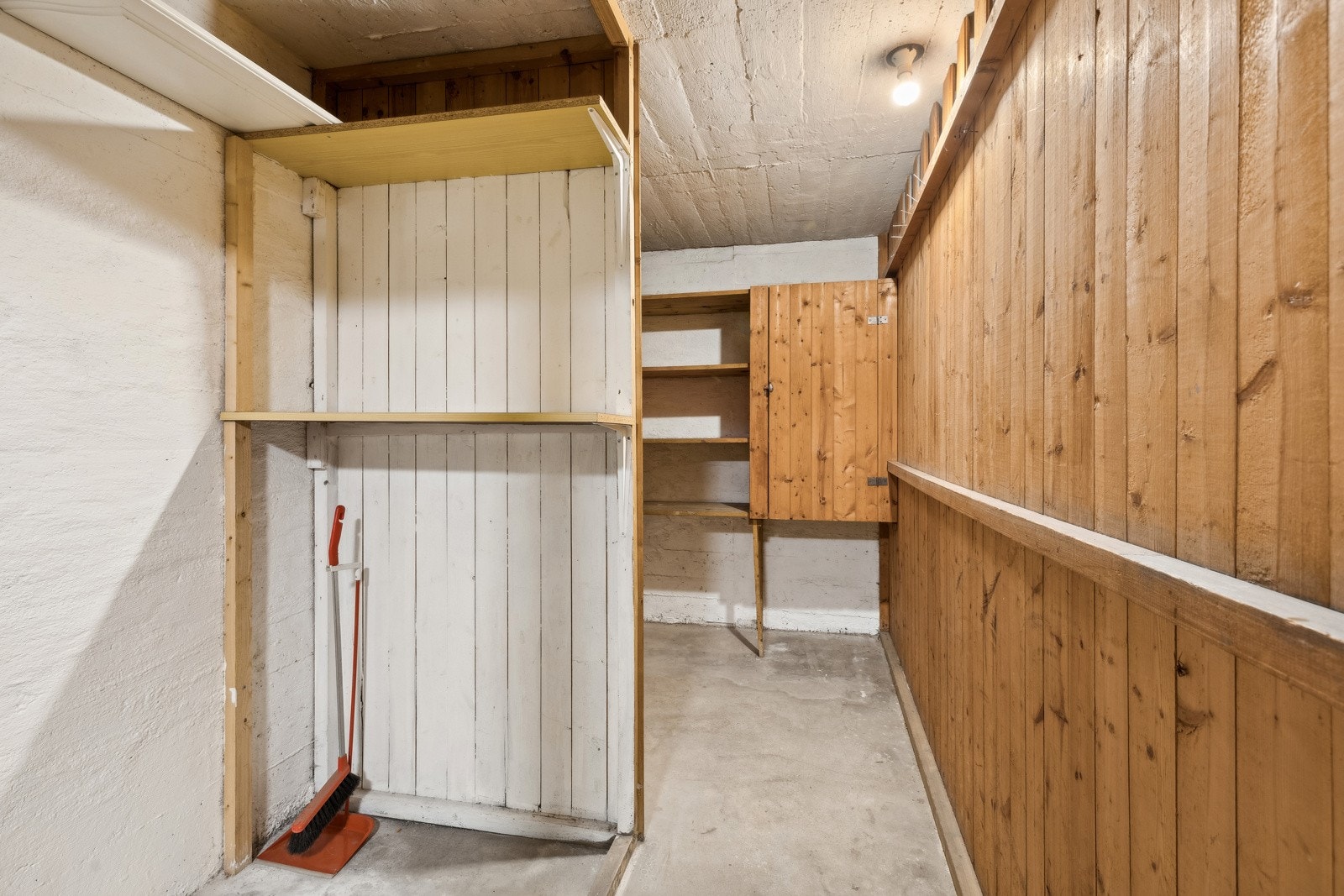 God lagringsplass i kjellerbod Galleribilde