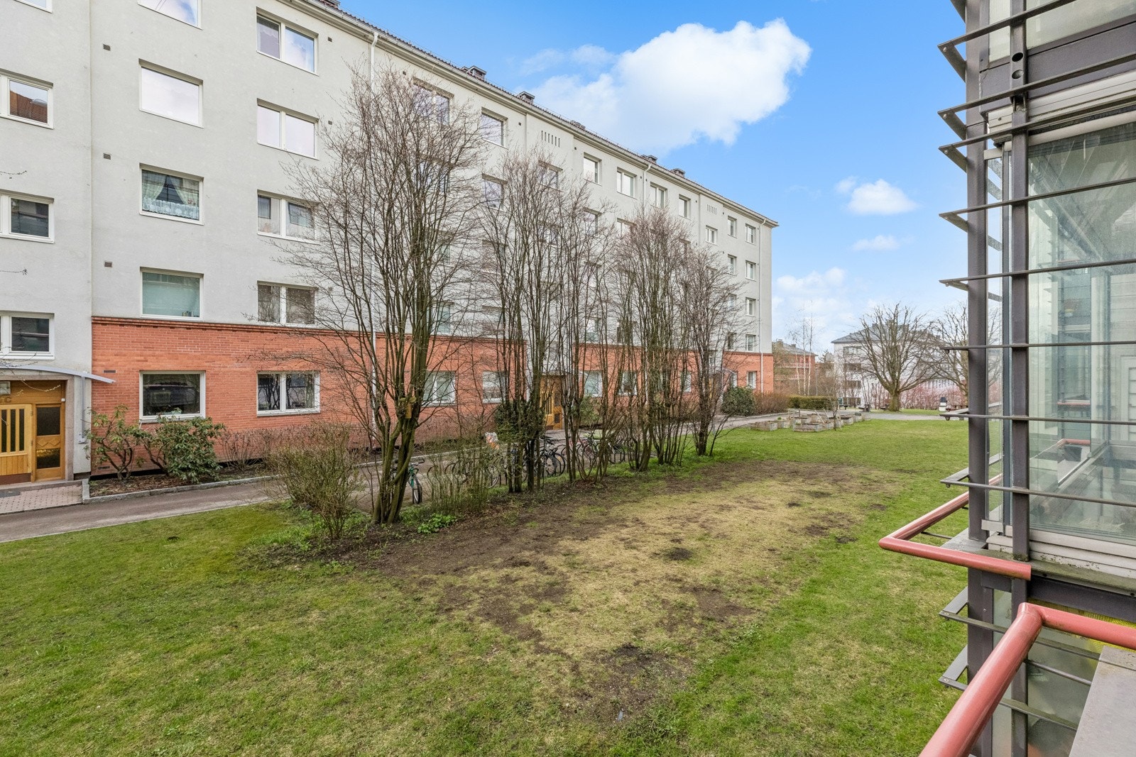 Utsyn mot fine grønne fellesareal Galleribilde