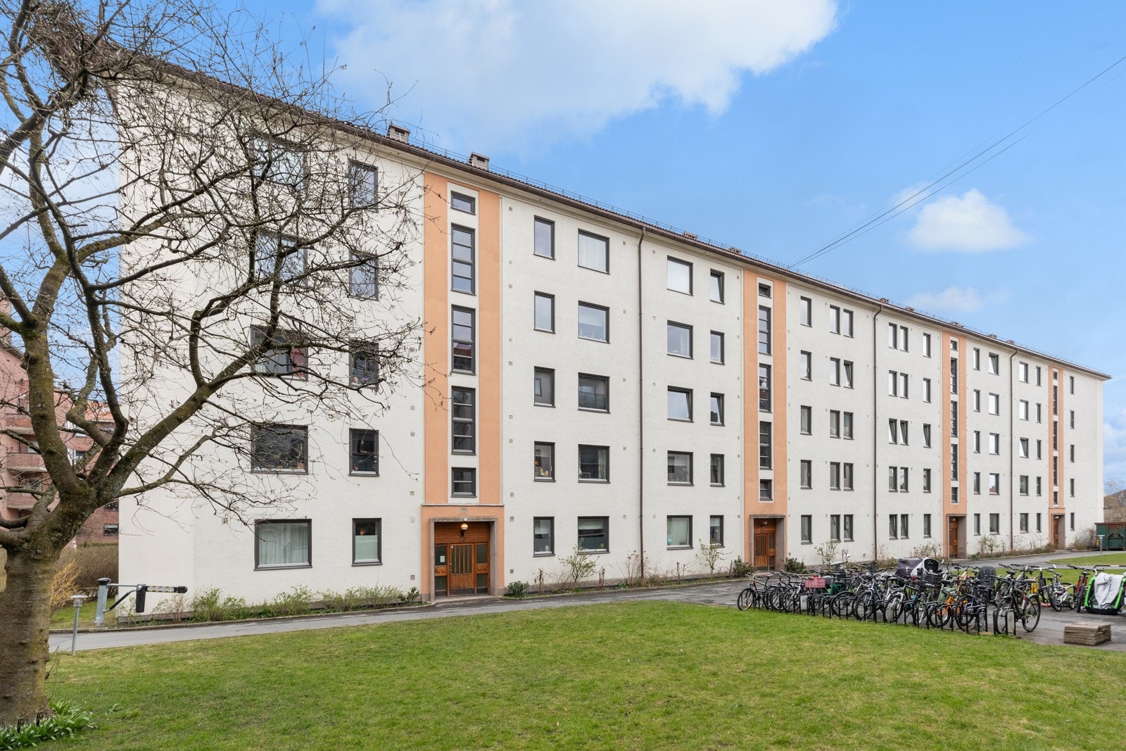 Fasade med inngangsparti Galleribilde