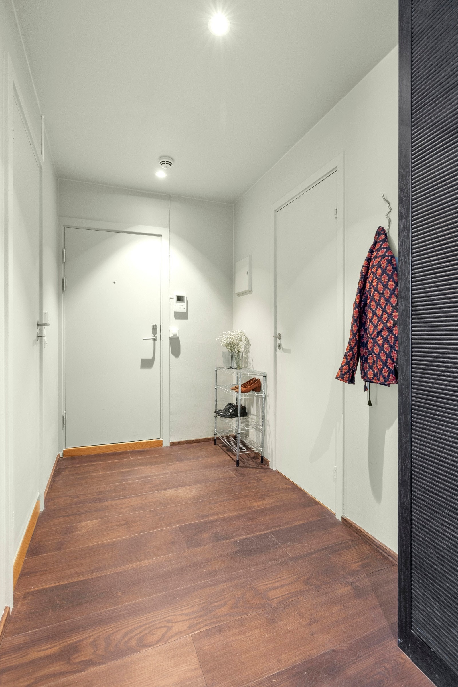 - Hyggelig entré med plass til oppbevaring av yttertøy og sko - Galleribilde