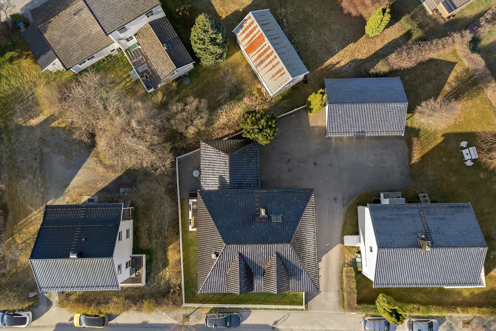 Med beliggenhet i sentrumskjernen av Stjørdal nås bla. Torgkvartalet og Kimen kulturhus ved kort gange. Se boligfilm og 360-visning i annonsen. Galleribilde