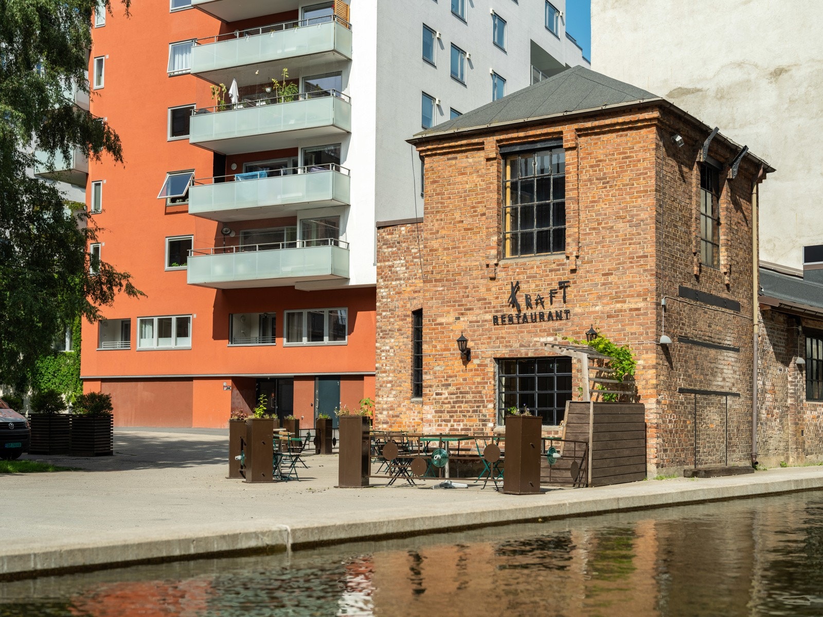 Kraft Restaurant er nabolagsrestauranten som serverer deg skikkelig mat inspirert av lykkelige råvarer, tradisjonelle metoder, og en raus dose kjærlighet. Galleribilde