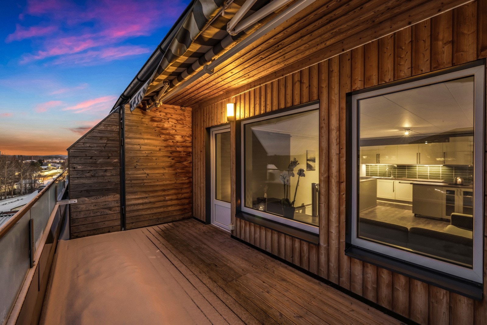 Her har man plass til utemøblement og grill. Galleribilde