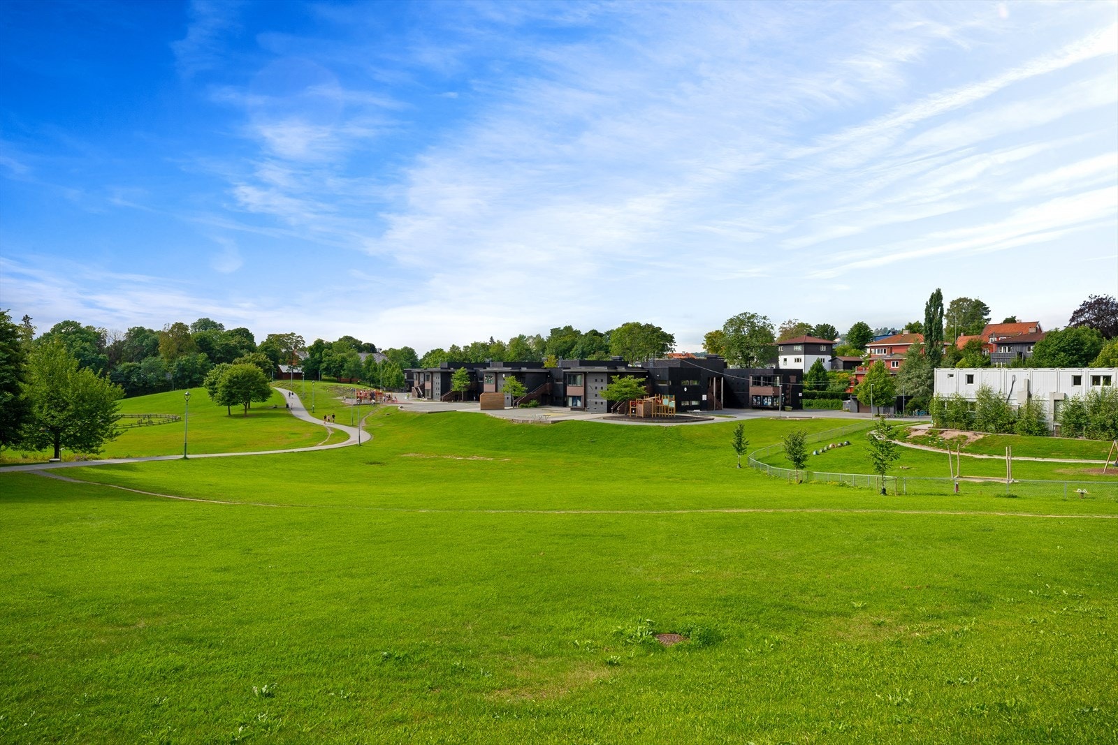 Gode rekreasjonsmuligheter med turstier langs Skøyenparken, Frognerkilen og Havnepromenaden, samt rekreasjonsområder på Bygdøy med Kongsgården og badeplasser Galleribilde